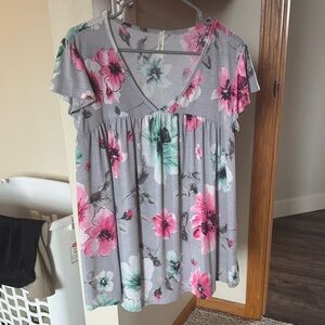 Women's Gray Floral V-Neck Flutter Sleeve Tunic with Pink & Mint Blooms